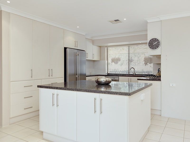 5 Rolland Court, Leeming WA 6149