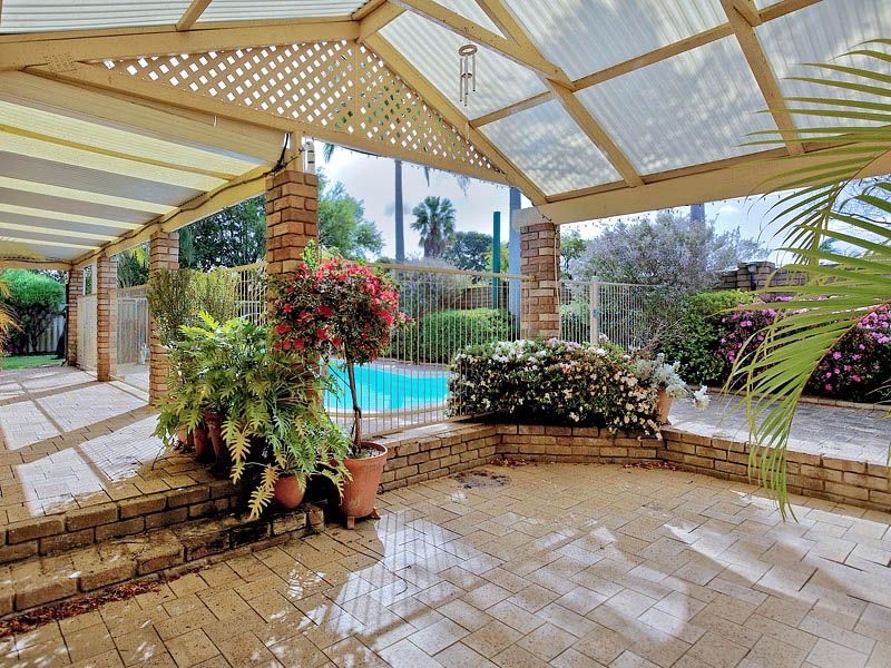 5 Rolland Court, Leeming WA 6149