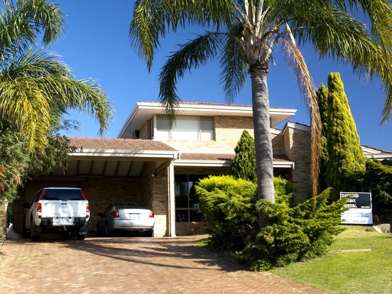 9 Witney Place, Leeming WA 6149