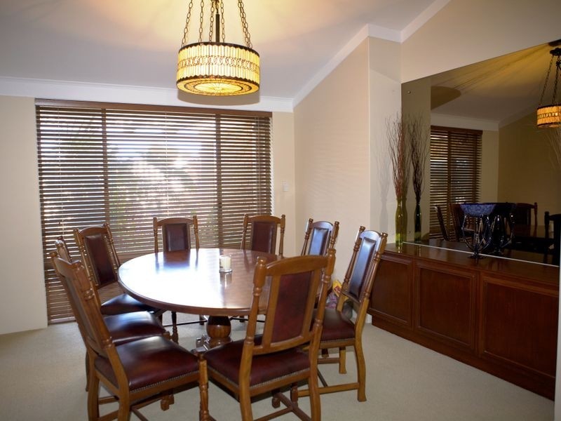 9 Witney Place, Leeming WA 6149