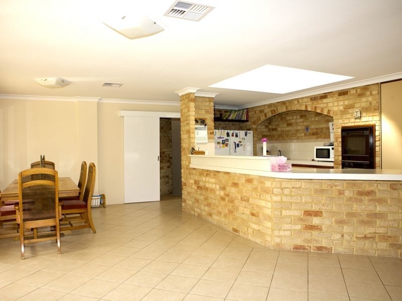 9 Witney Place, Leeming WA 6149