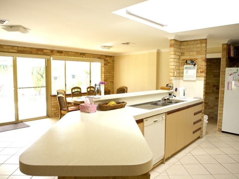 9 Witney Place, Leeming WA 6149
