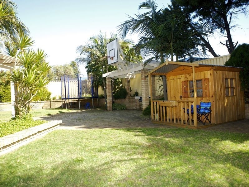 9 Witney Place, Leeming WA 6149