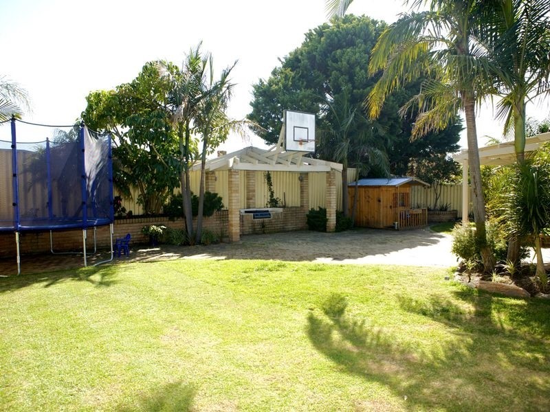9 Witney Place, Leeming WA 6149