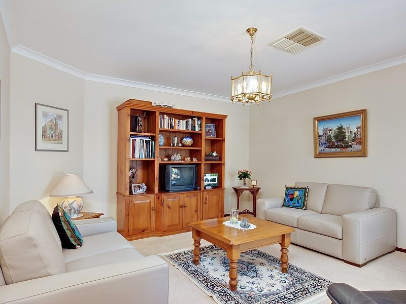 9 Mellor Court, Leeming WA 6149