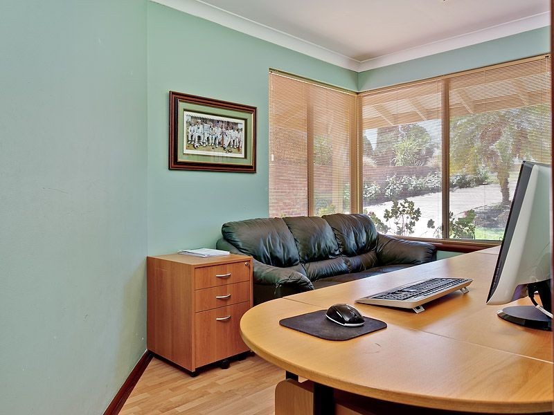 9 Mellor Court, Leeming WA 6149