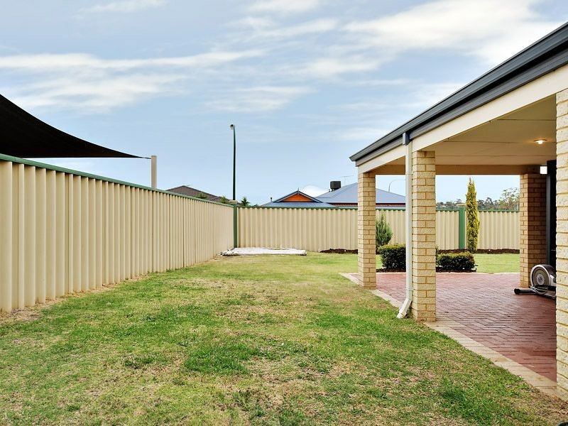 25 Champion Drive, Bertram WA 6167