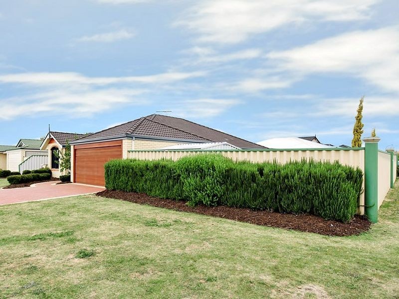 25 Champion Drive, Bertram WA 6167