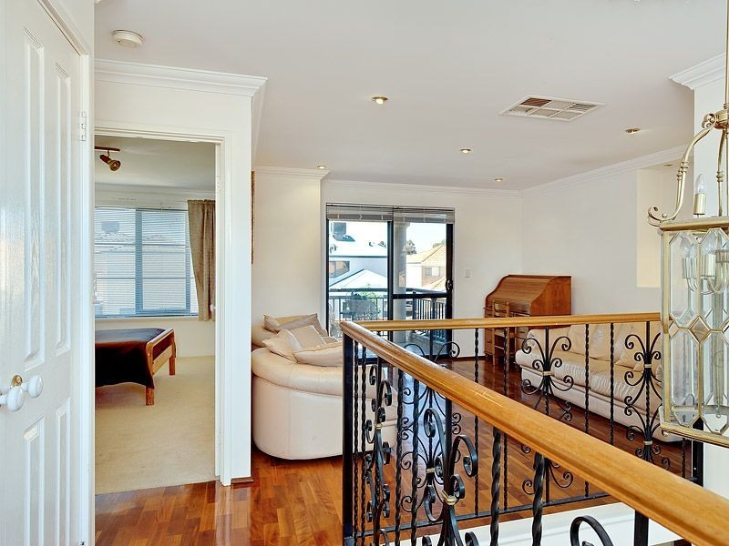 22 Kooralbyn Valley Crescent, Jandakot WA 6164