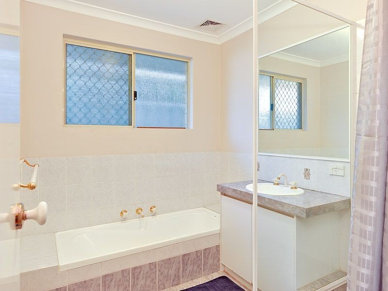 18A Noreatt Place, Leeming WA 6149