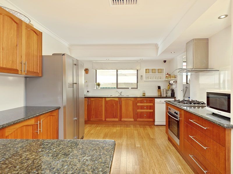 18 Wethered Street, Leeming WA 6149