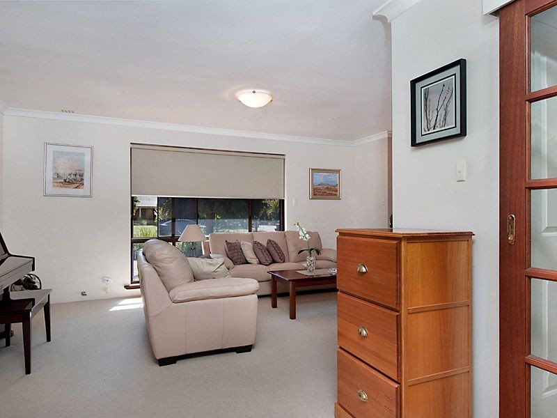 64 Burnett Ave, Leeming WA 6149