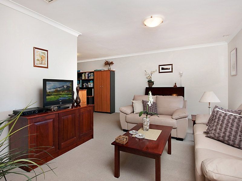 64 Burnett Ave, Leeming WA 6149