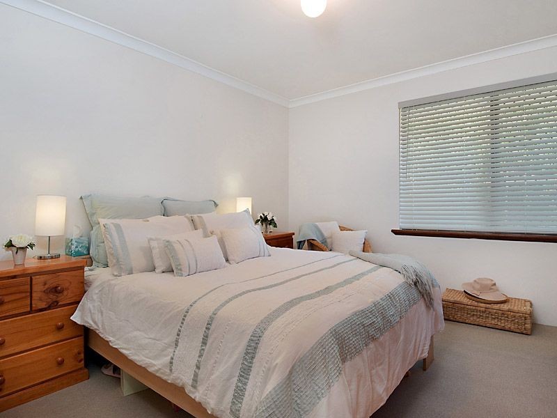 64 Burnett Ave, Leeming WA 6149