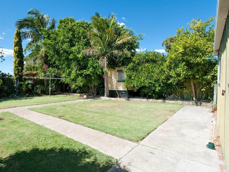 64 Burnett Ave, Leeming WA 6149