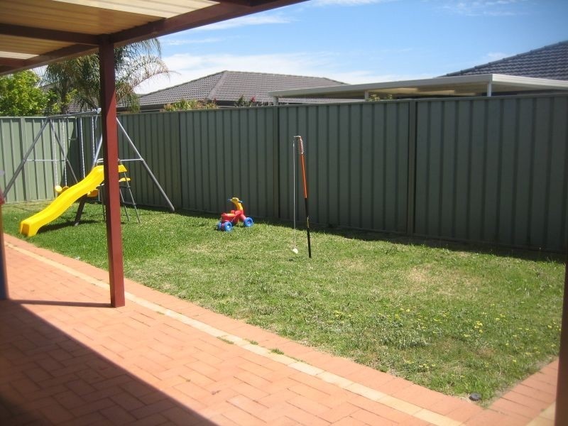 27 Lombe Gardens, Atwell WA 6164