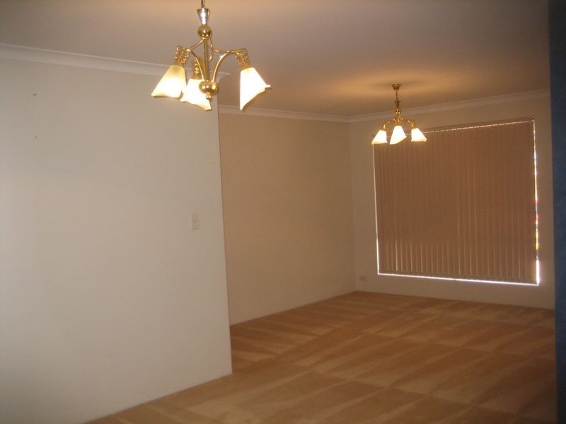 8 Minyon Circuit, Atwell WA 6164