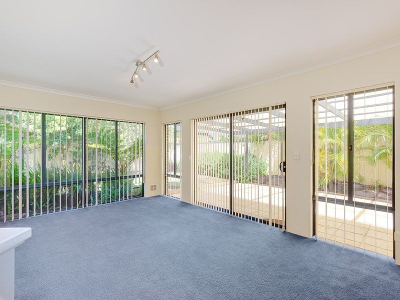 6 Kakadu Rest, Bertram WA 6167