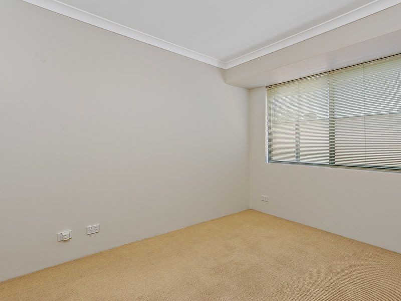 6 Kakadu Rest, Bertram WA 6167