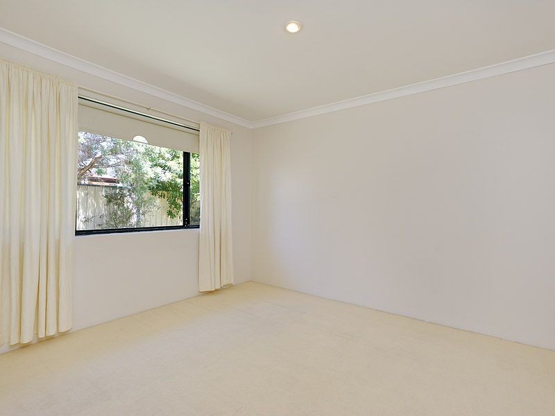 6 Kakadu Rest, Bertram WA 6167