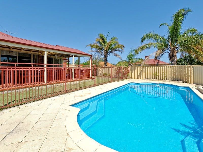 2 Haywood Trail, Leeming WA 6149