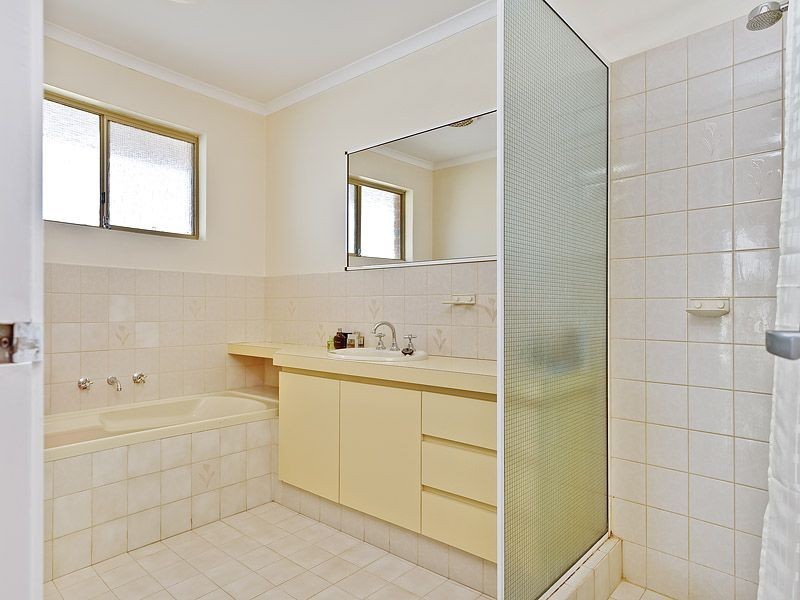 5 Bonham Court, Leeming WA 6149