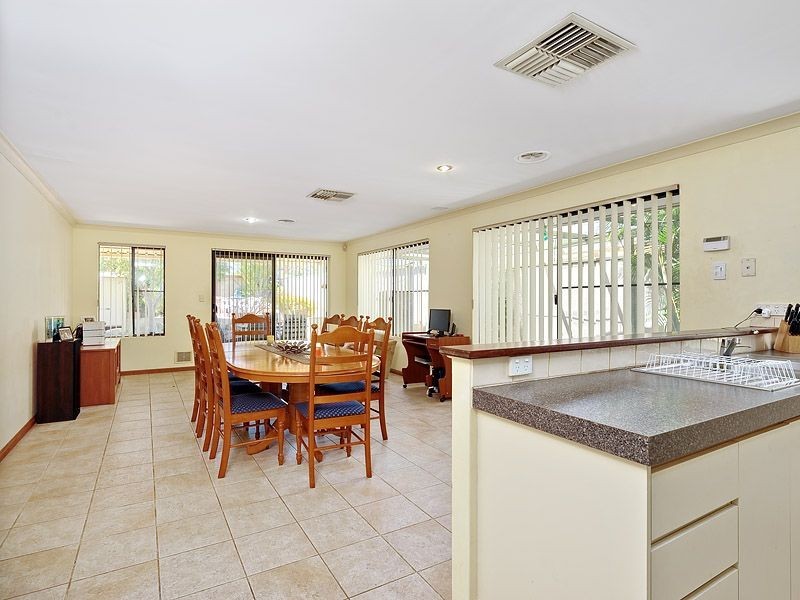 42B Marshwood Retreat, Bibra Lake WA 6163