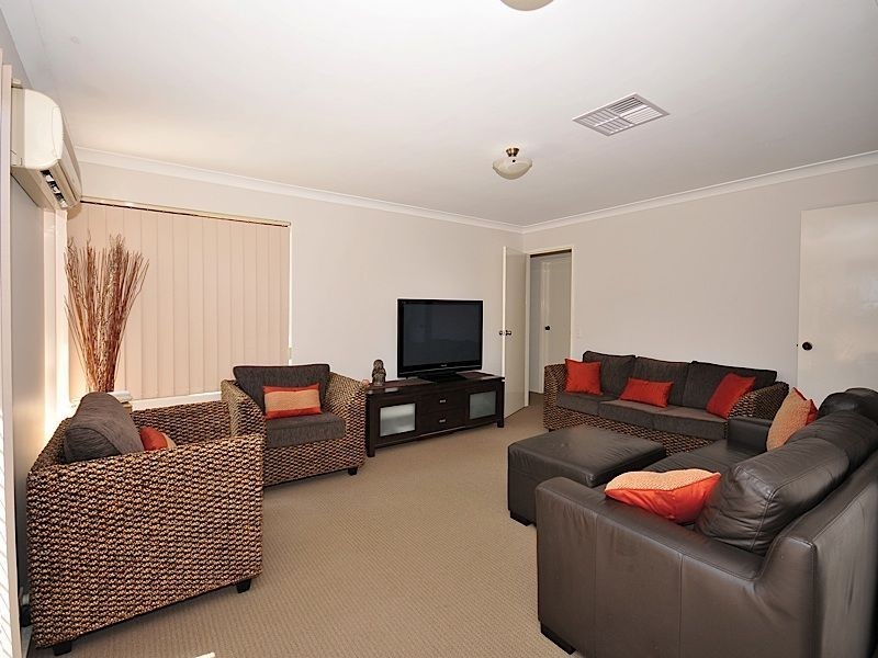 33 Burrendah Boulevarde, Willetton WA 6155