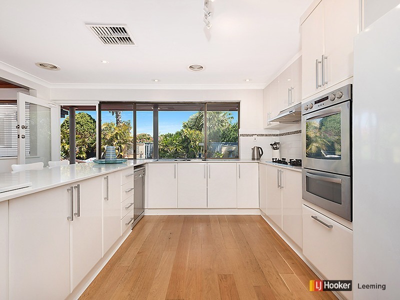 8 Fowler Row, Leeming WA 6149