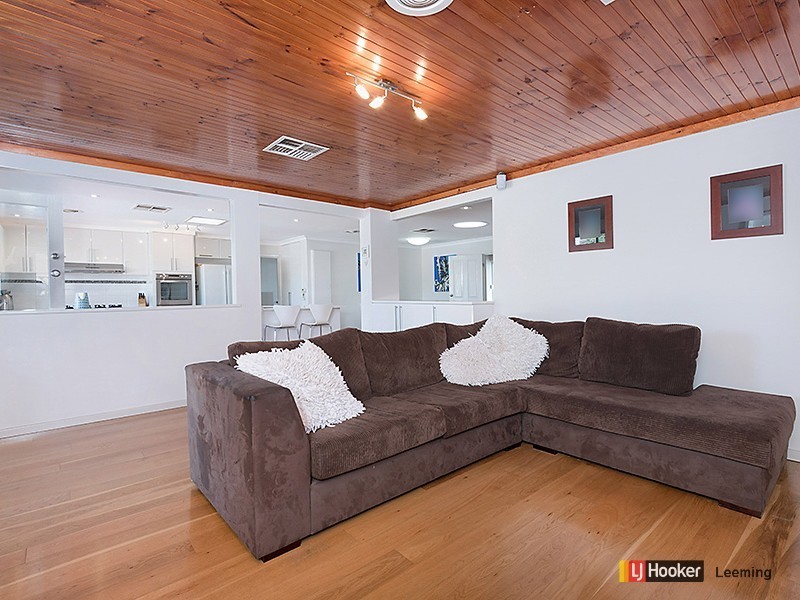 8 Fowler Row, Leeming WA 6149