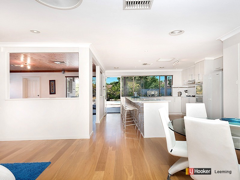 8 Fowler Row, Leeming WA 6149