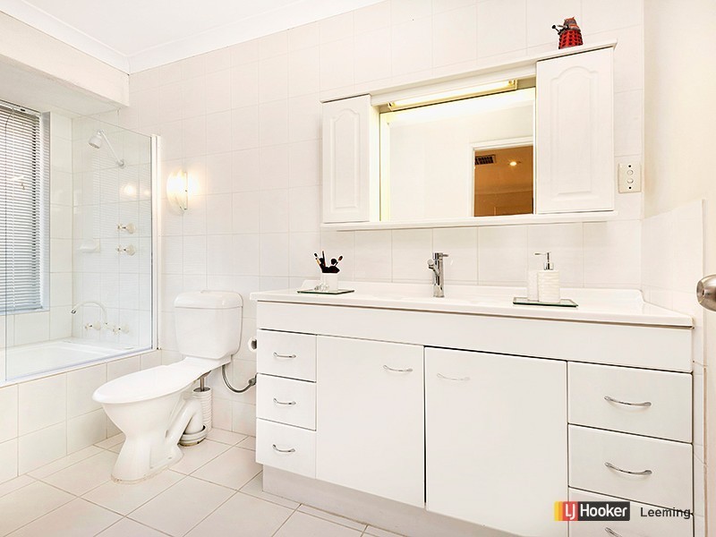 8 Fowler Row, Leeming WA 6149