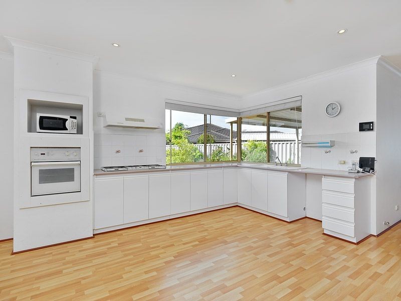 25 Green Croft Gardens, Leeming WA 6149