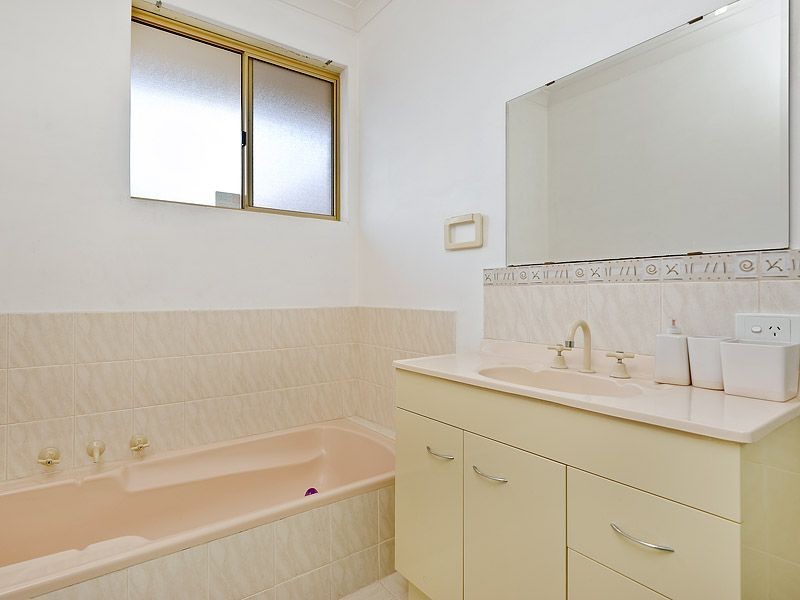 25 Green Croft Gardens, Leeming WA 6149