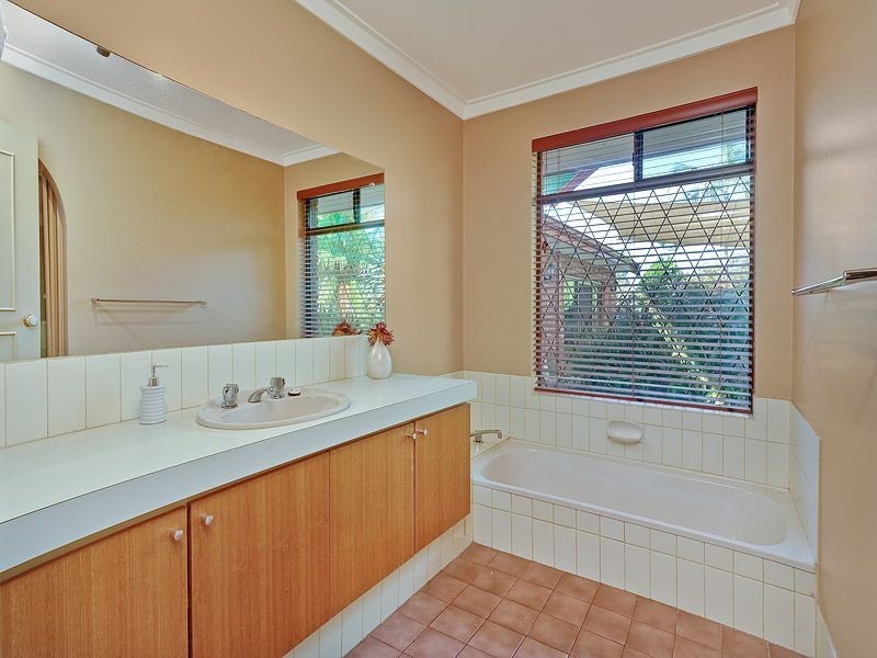 24 Waraker Way, Leeming WA 6149