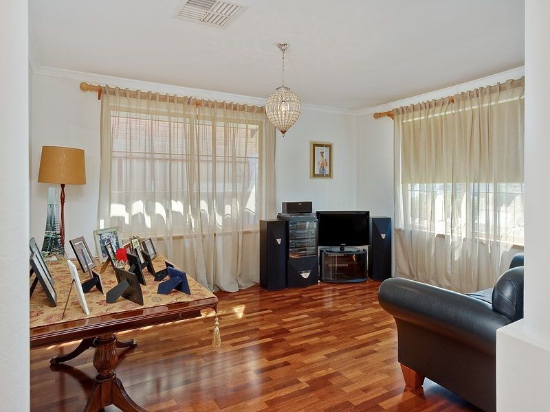 14 Riversdale Pass, Jandakot WA 6164