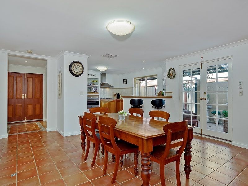 14 Riversdale Pass, Jandakot WA 6164