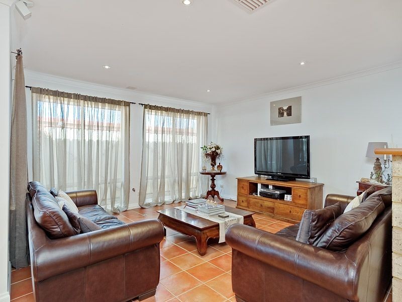 14 Riversdale Pass, Jandakot WA 6164