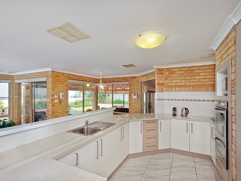 84 Casserly Drive, Leeming WA 6149