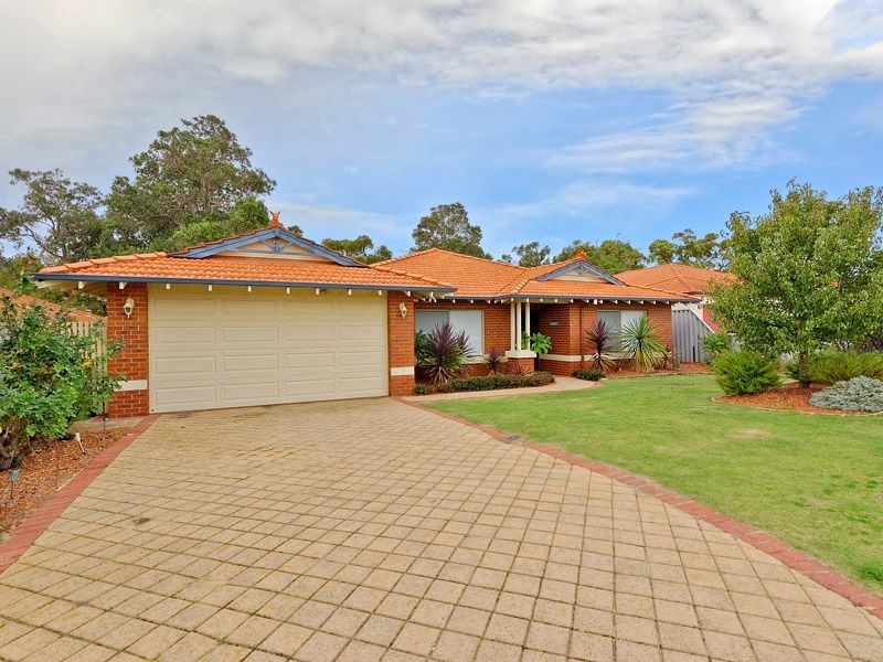 9 Invercauld Ave, Bibra Lake WA 6163