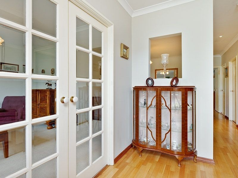 9 Invercauld Ave, Bibra Lake WA 6163