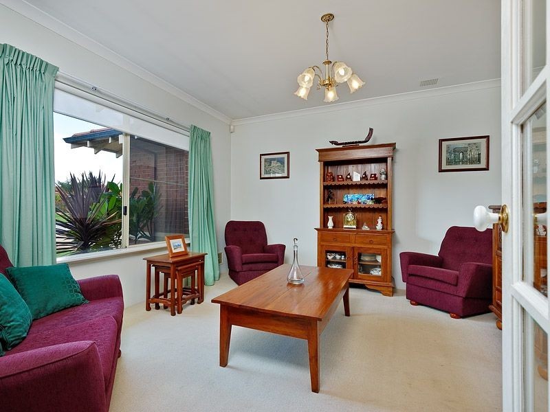 9 Invercauld Ave, Bibra Lake WA 6163