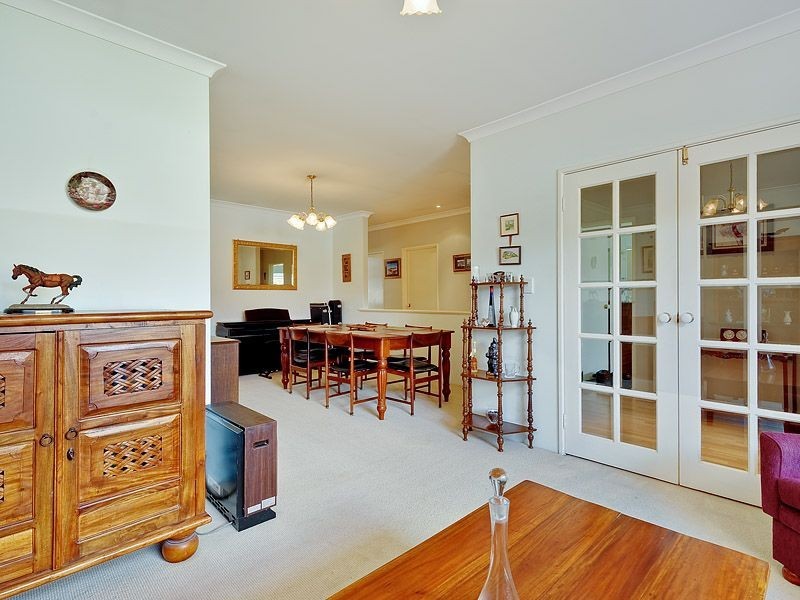 9 Invercauld Ave, Bibra Lake WA 6163