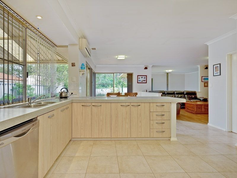 9 Invercauld Ave, Bibra Lake WA 6163