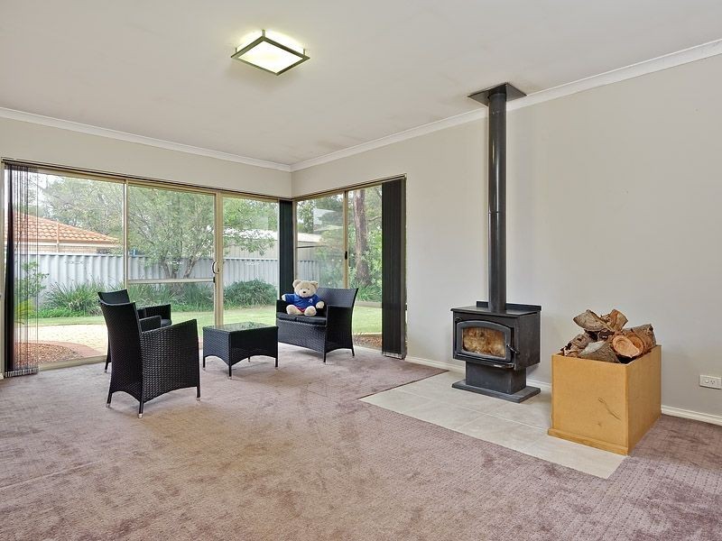 9 Invercauld Ave, Bibra Lake WA 6163