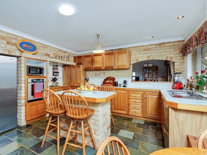 12 Heston Close, Leeming WA 6149