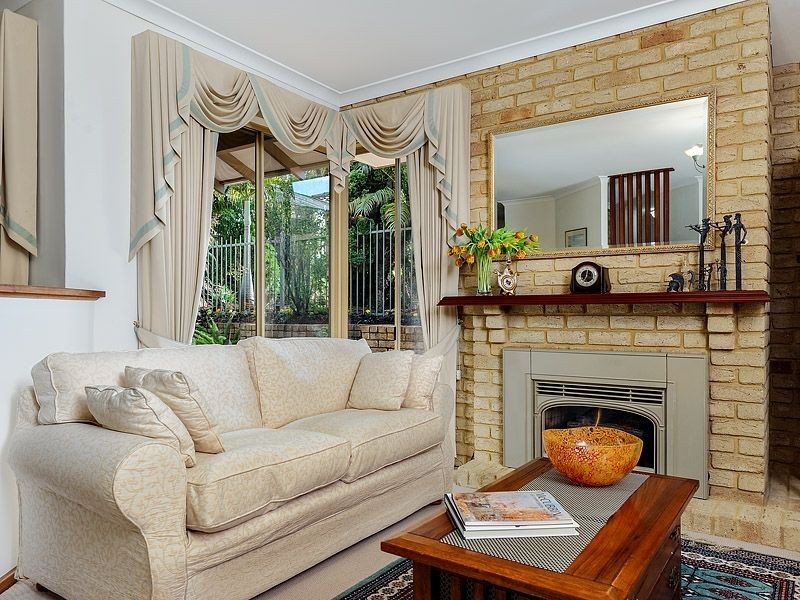 12 Heston Close, Leeming WA 6149