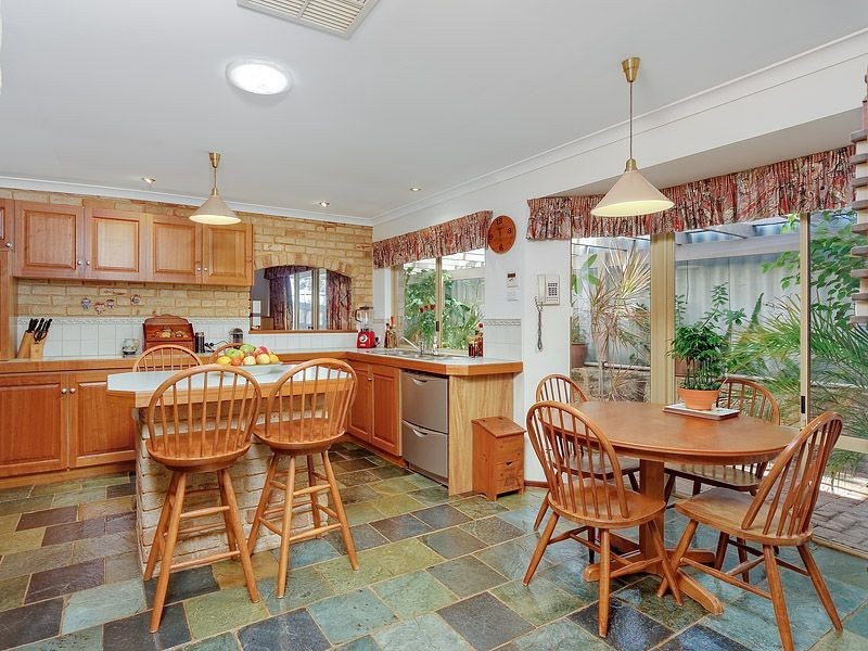 12 Heston Close, Leeming WA 6149