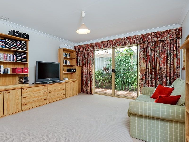 12 Heston Close, Leeming WA 6149