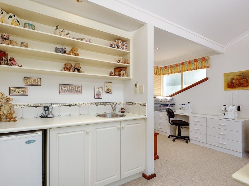 12 Heston Close, Leeming WA 6149
